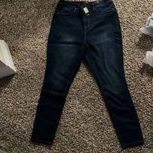 Statuesque Booty lifting jeans new with tags
